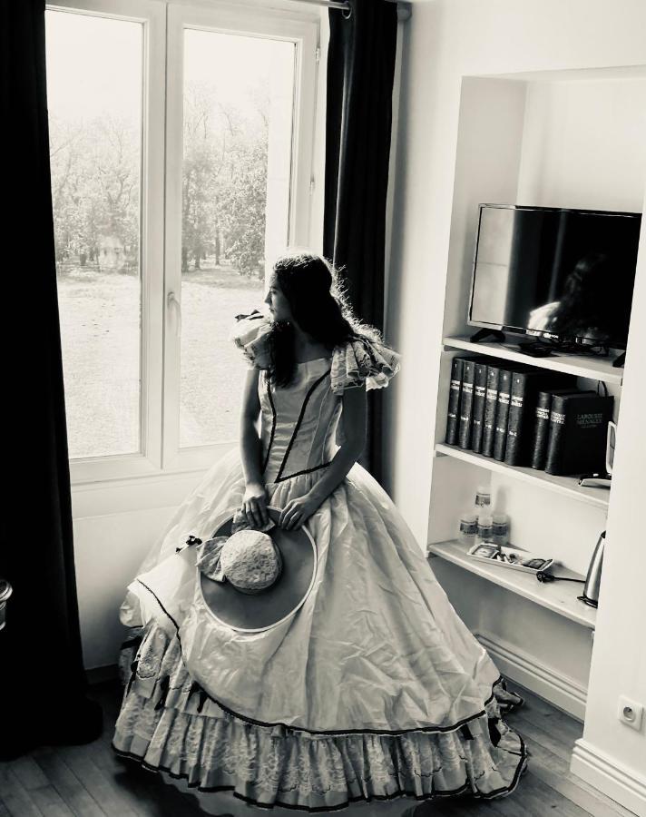 Chambre Romantique Dans Le Chateau De La Bouchatte Chazemais Exteriér fotografie