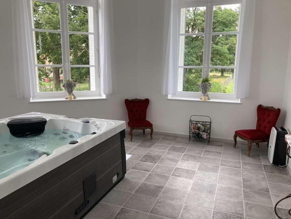 Chambre Romantique Dans Le Chateau De La Bouchatte Chazemais Exteriér fotografie