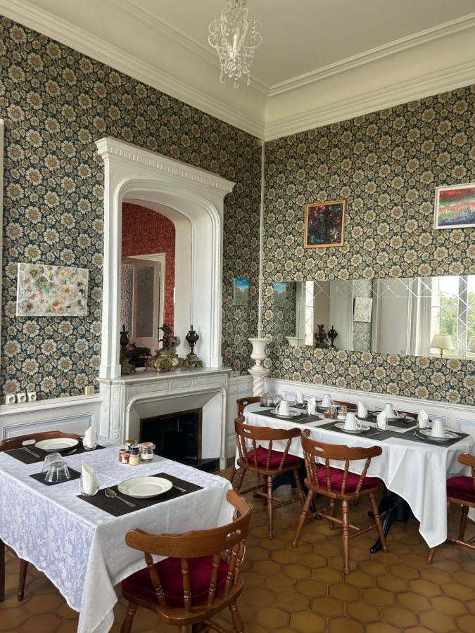 Chambre Romantique Dans Le Chateau De La Bouchatte Chazemais Exteriér fotografie